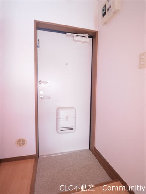 クレセールK 玄関