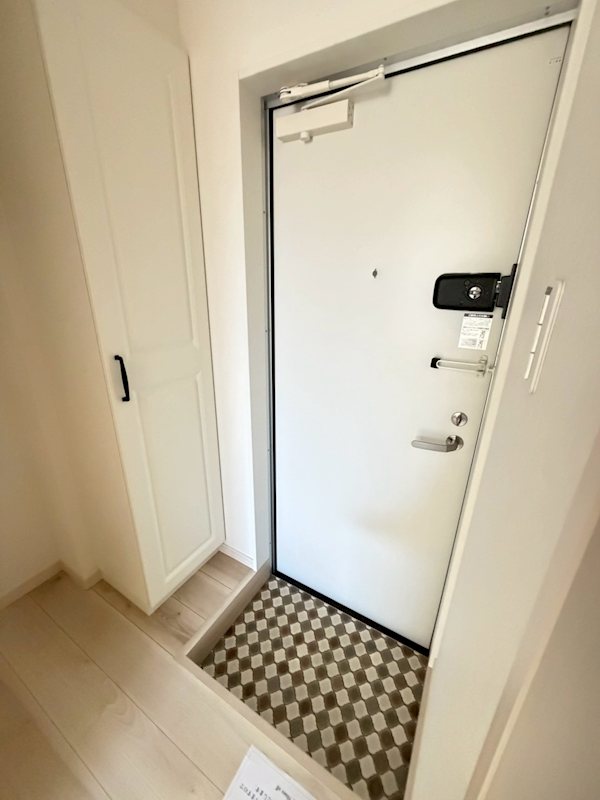 ハーミットクラブハウス横浜岸谷 玄関