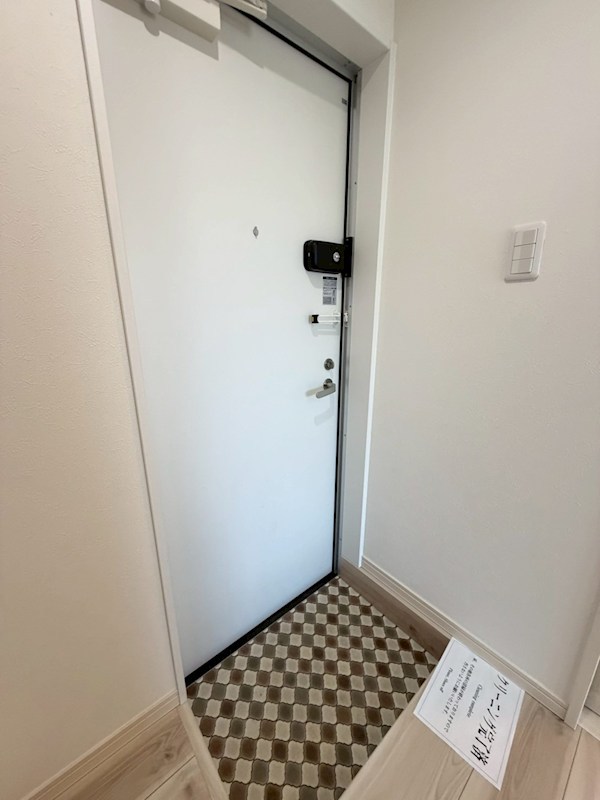 ハーミットクラブハウス横浜岸谷 玄関