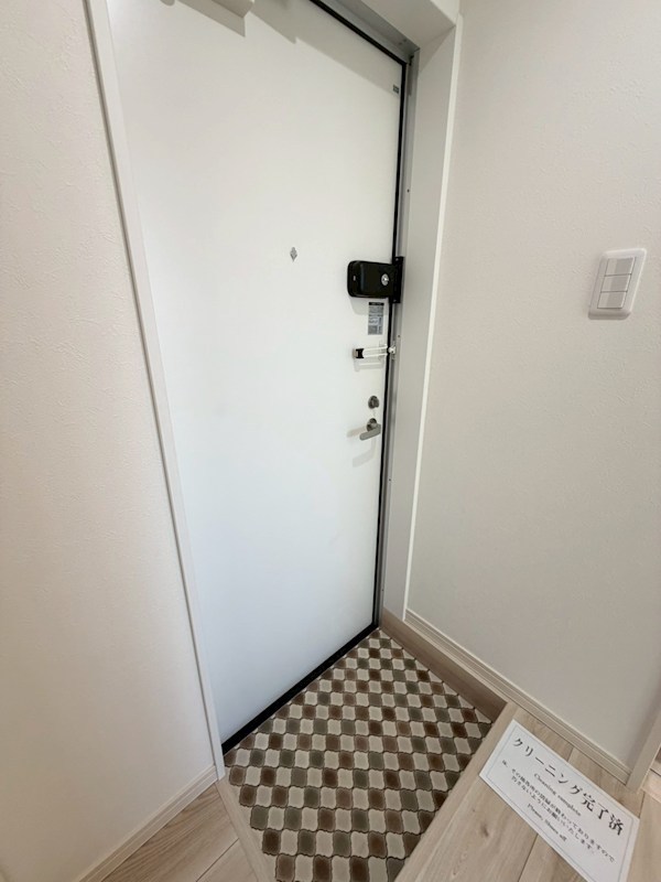 ハーミットクラブハウス横浜岸谷 玄関