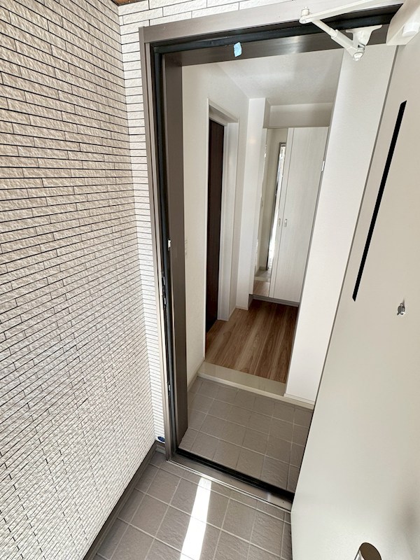 マイトリー 玄関