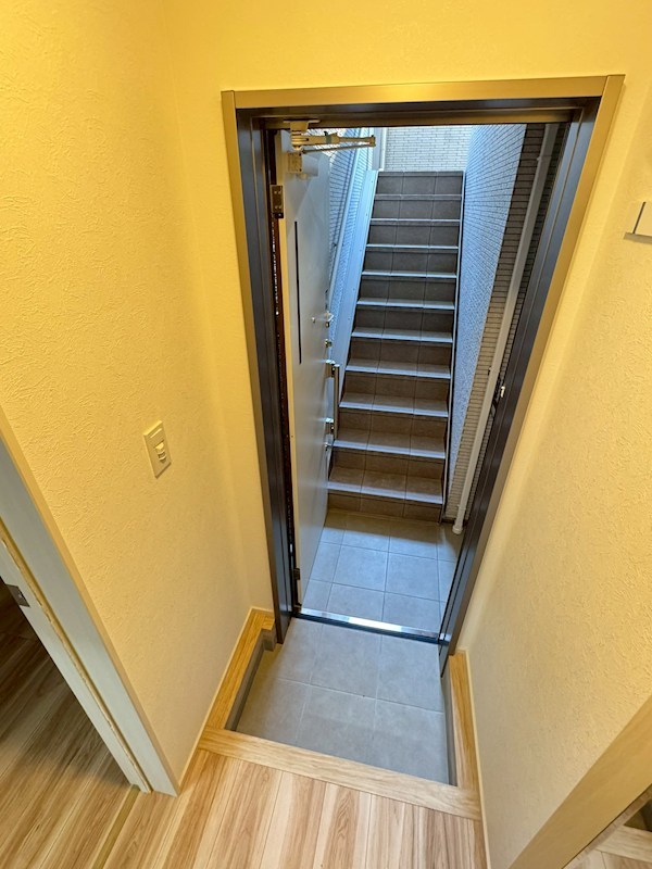 マイトリー 玄関