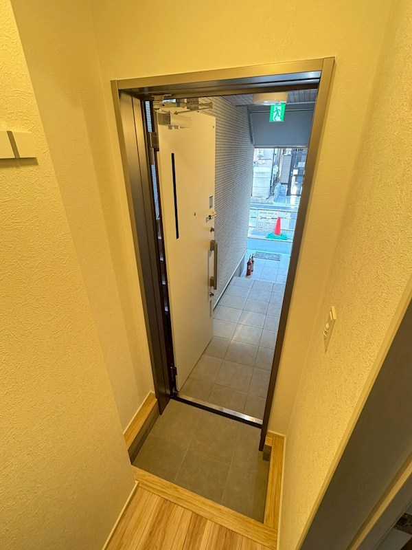 マイトリー 玄関