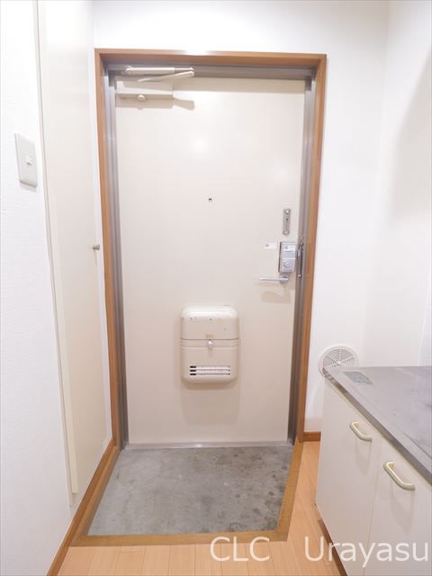 セゾンアネックス富浜 玄関