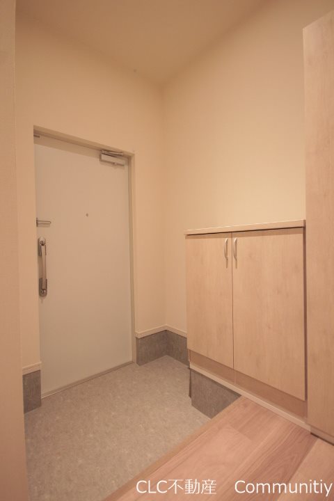 Theios son（テイオス　サン） 玄関