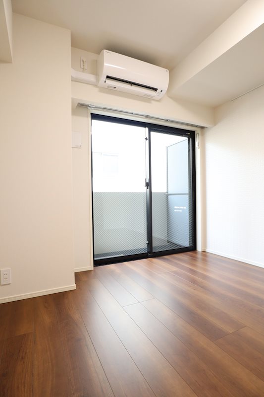 ＳＱＵＡＲＥ ＣＩＴＹ ＴＳＵＲＵＭＩ ＲＩＶＥＲＳＩＤＥ 玄関