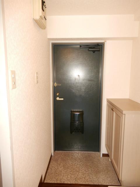 エクセレンス岸谷 玄関