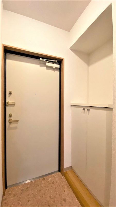 ラティーダ下並木 玄関