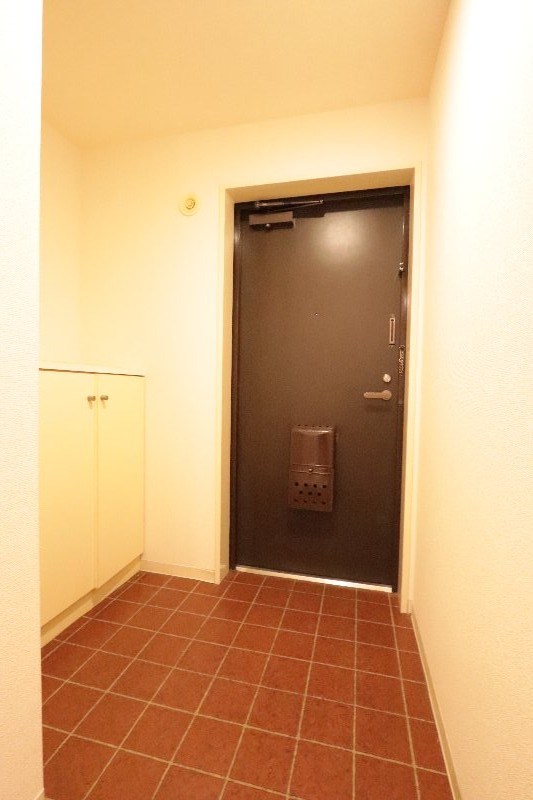 プラムロイヤル原木中山 玄関