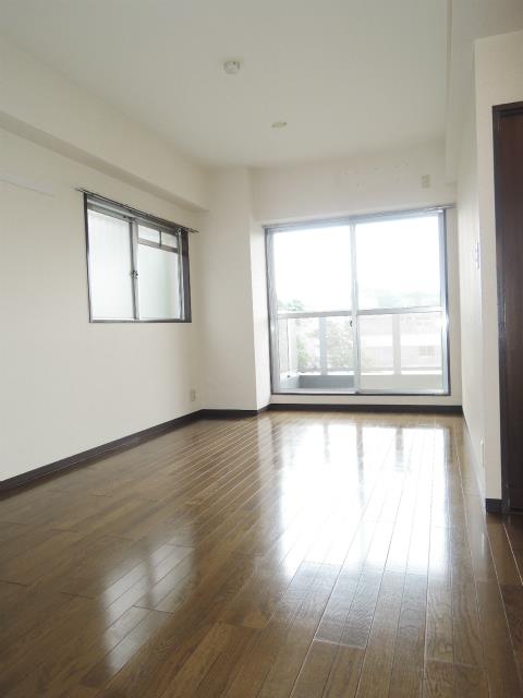 サニーテラス西寺尾 リビング