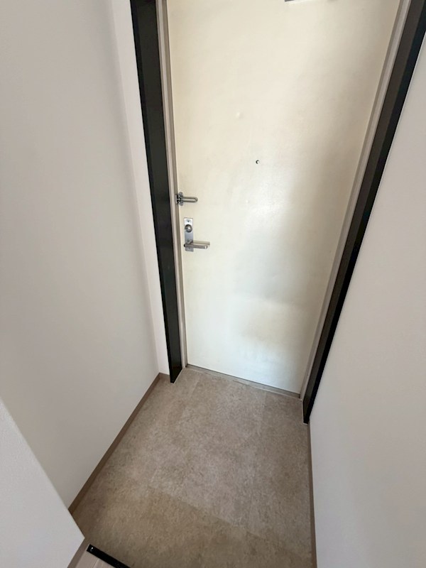 ローヤルヒルズ 玄関