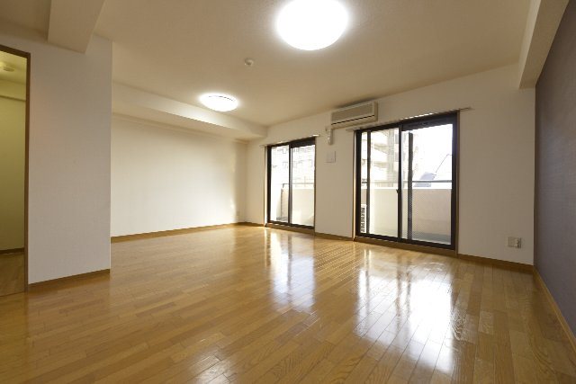 ＳＡＴＯＭＩ-4番館 リビング