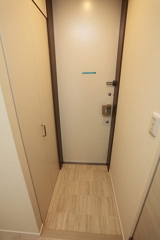 メゾンロッシュ 玄関