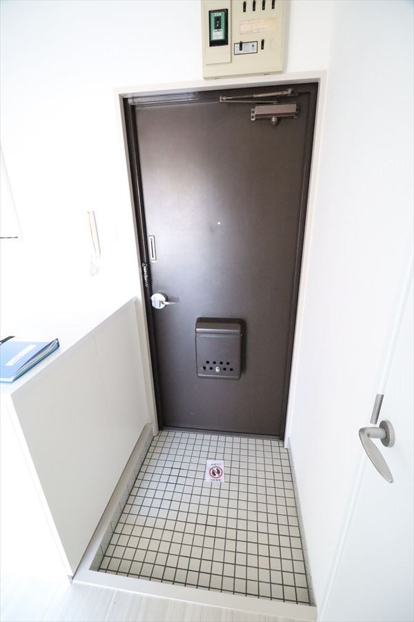 メゾン河弘  玄関