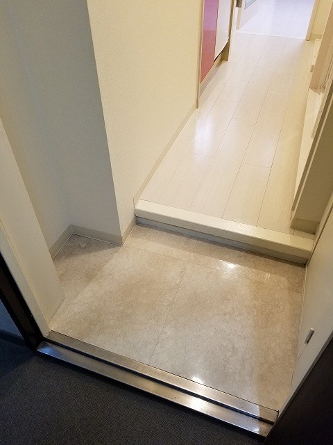 ヴァンハウス杉田 玄関