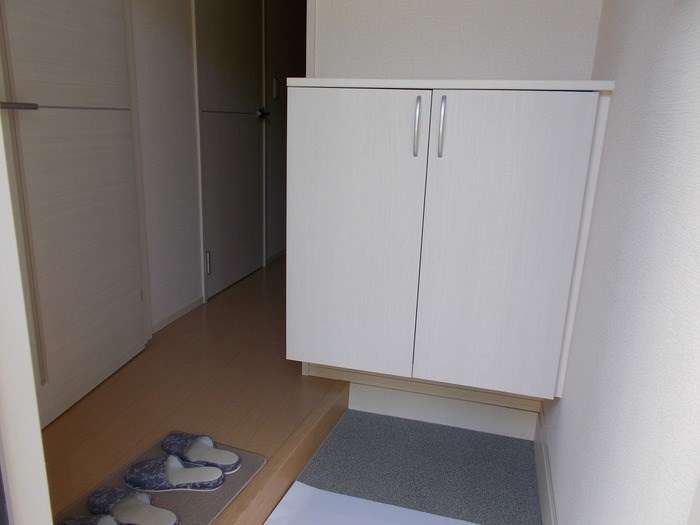 セピア コート 玄関