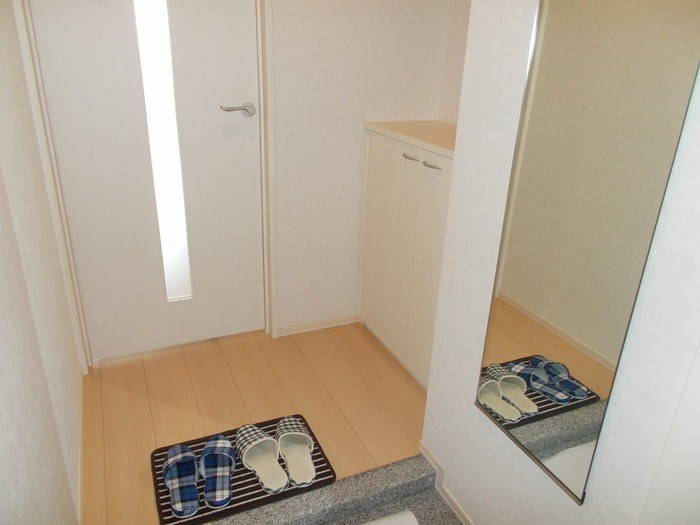 ジェイ・エス・ティ横浜東 玄関