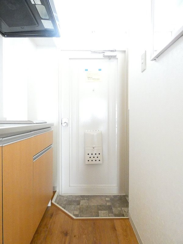 フローラ8 玄関