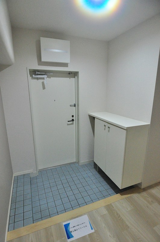 ラ・レーヌ日野 玄関