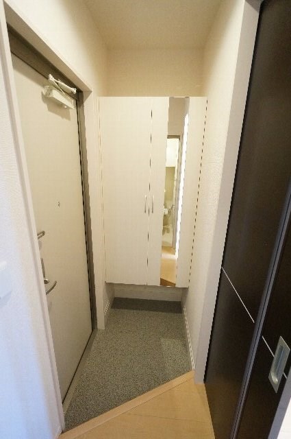 ハイデンス原木中山　Ａ棟 玄関