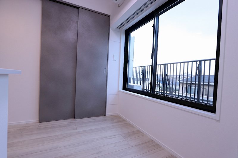 S-RESIDENCE原木中山azure ベッドルーム