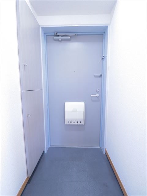 ベルエキップ一番館 玄関