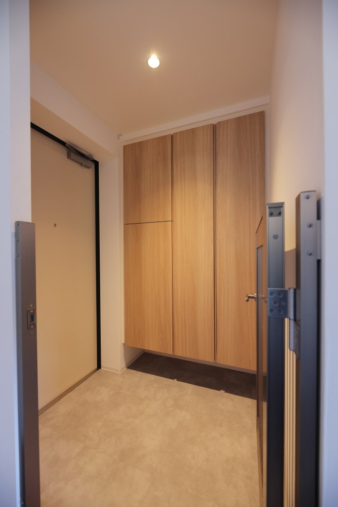 リーラ横浜川和町 玄関