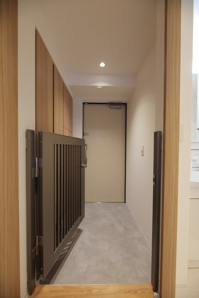 リーラ横浜川和町 玄関