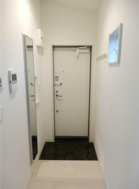 EDIFICE（エディフィス） 玄関