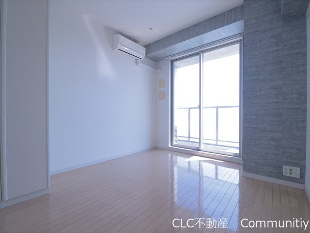 ステーション・タワー・ウラヤス リビング