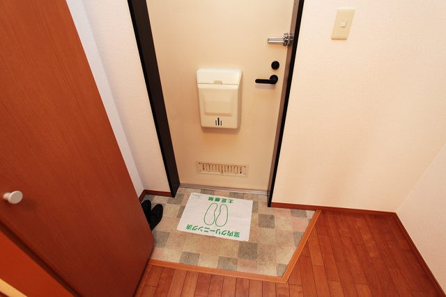 ハピネス２００２ 玄関