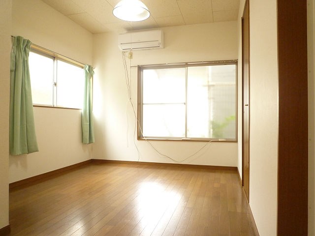 Kフラット ベッドルーム