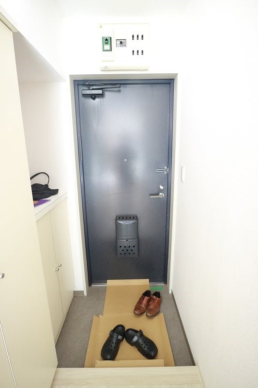 CR16ビル 玄関