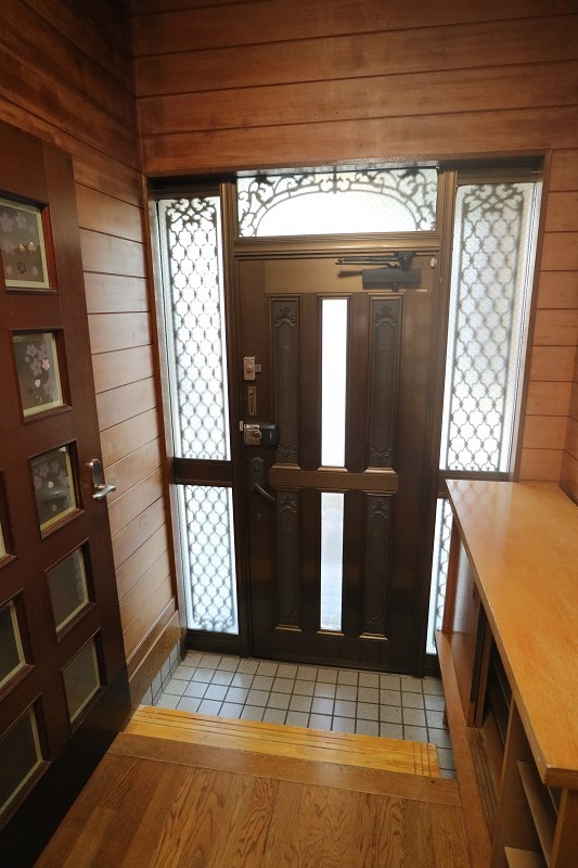 汐入ハウス 玄関