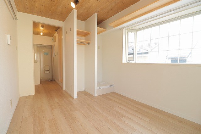 モア３ リビング