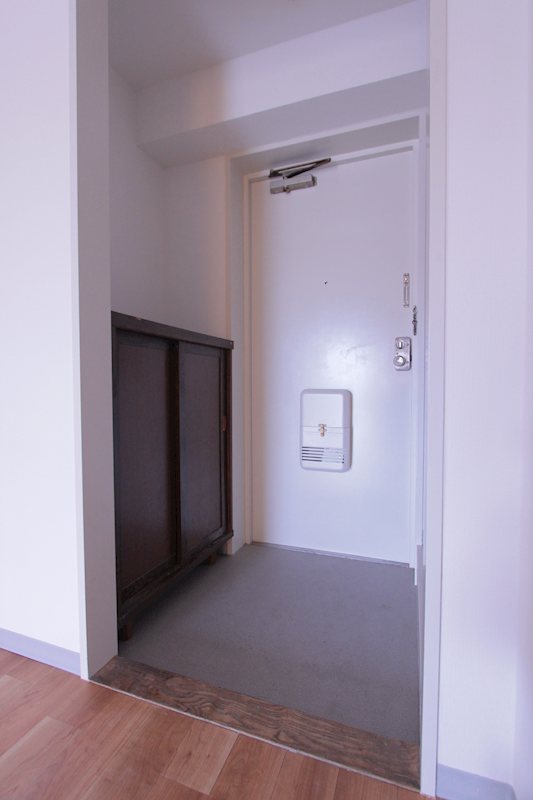 ライフインタカラ 玄関