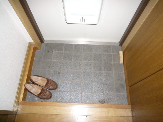 ガーデンアイリス 玄関