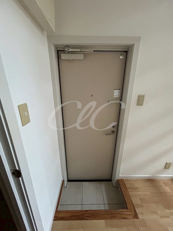 プリマ六番館 玄関