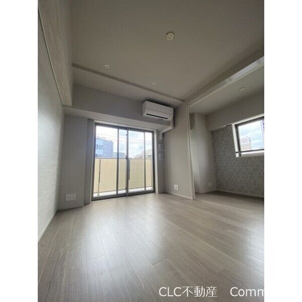 ウエリス南行徳駅前 リビング