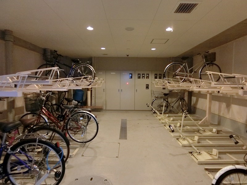 ステーション・タワー・ウラヤス その他9