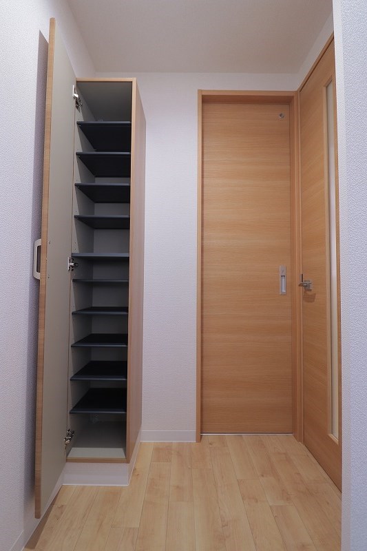 アットリラ南行徳  玄関