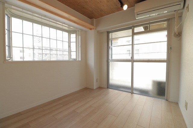 モア３ ベッドルーム