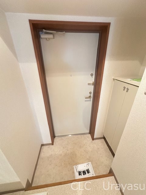 クレシア　アイ 玄関