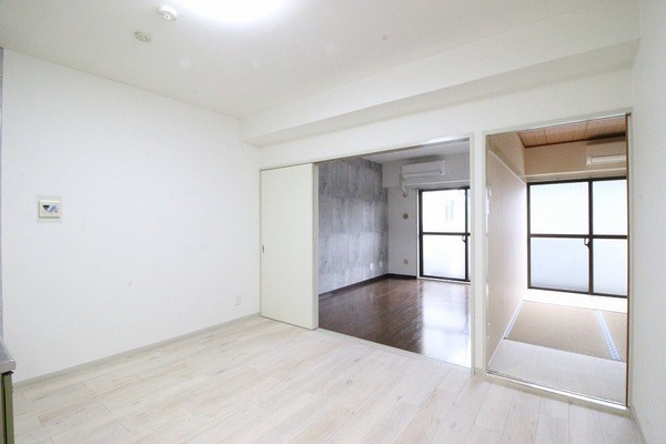 LAZ KONANDAI リビング