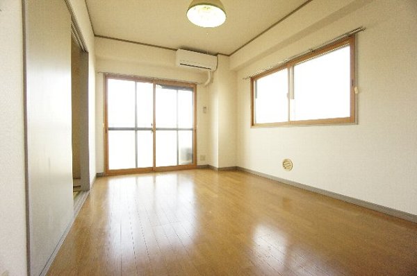 サンハイム原木中山 リビング