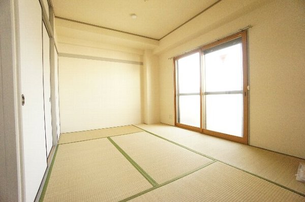 サンハイム原木中山 ベッドルーム