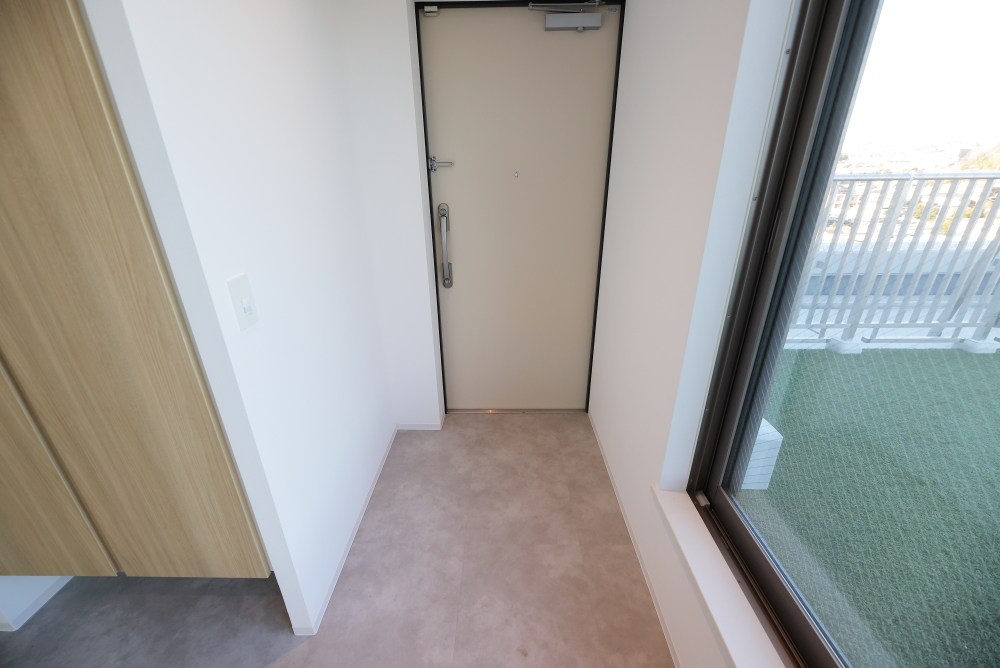 リーラ横浜川和町 玄関