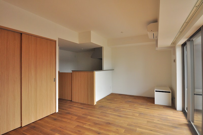 リーラ横浜川和町 リビング