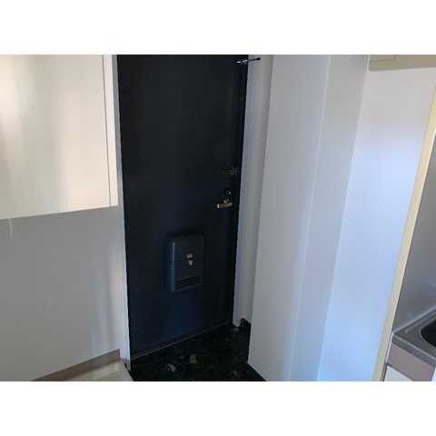 ローズアパートメント泉10番館 玄関