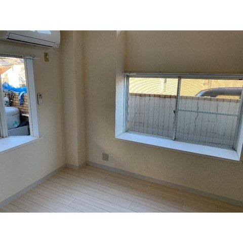 ローズアパートメント泉10番館 リビング